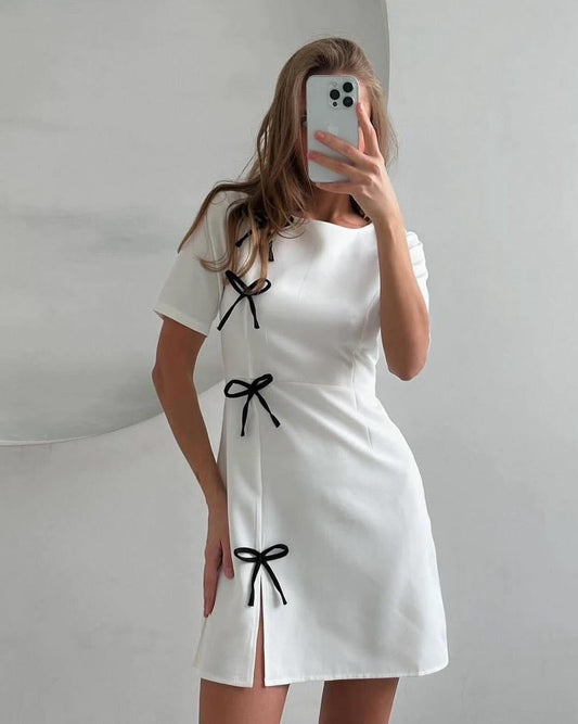 Nelesa™ – Rusettiyksityiskohtainen mekko
